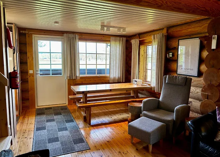 Ruska 2, Yllaes, Aekaeslompolo, Lapland - Log Cabin With Lake And Fell Scenery