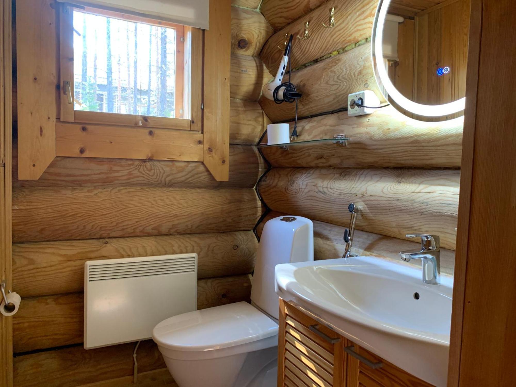 Chalet Ruska 2, Yllaes, Aekaeslompolo, Lapland - Log With And Fell Scenery