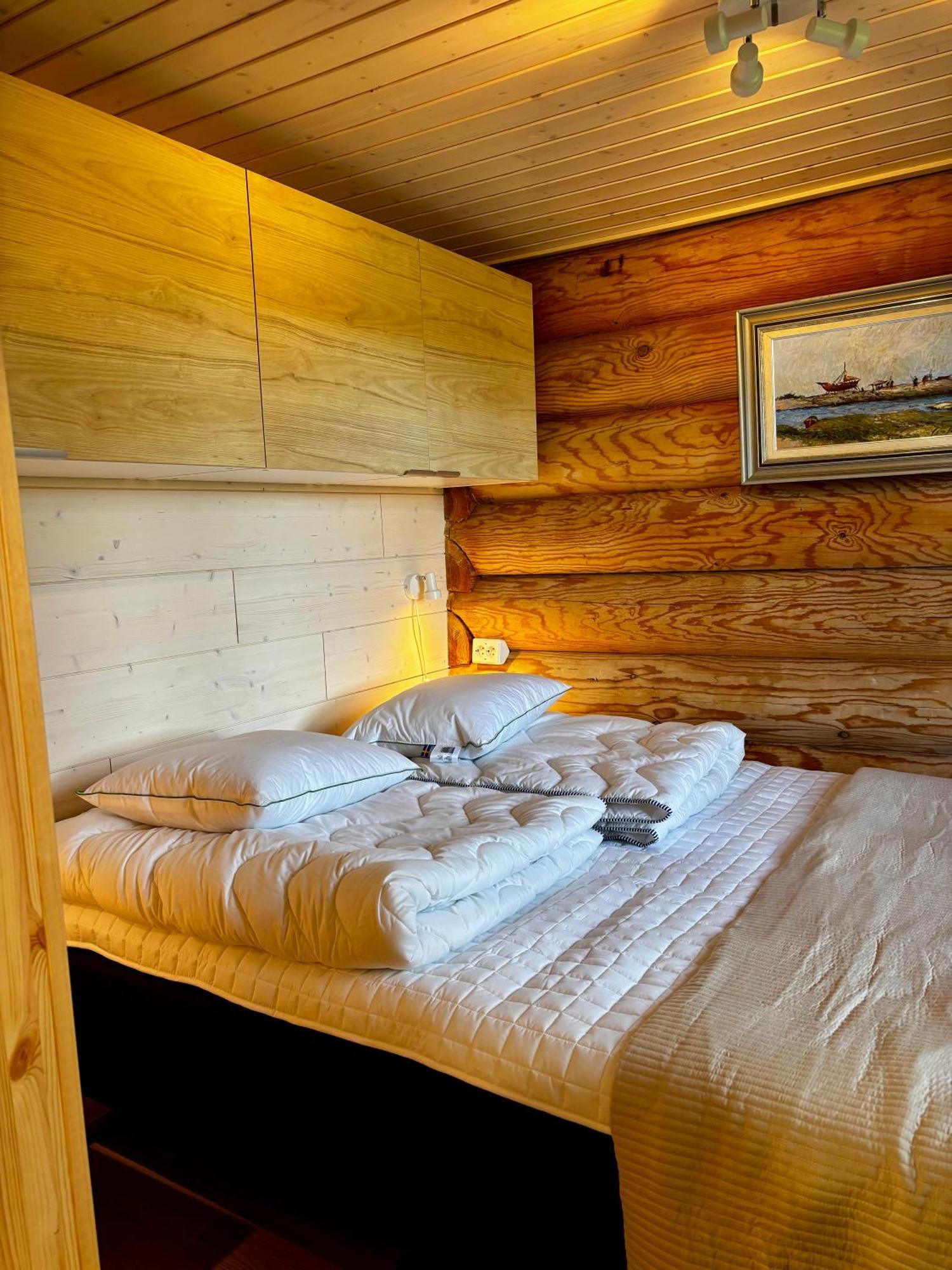 Ruska 2, Yllaes, Aekaeslompolo, Lapland - Log With And Fell Scenery Chalet